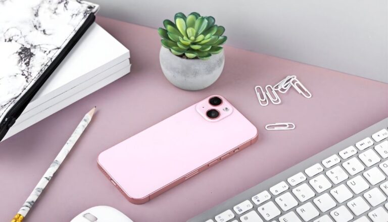 iPhone 15 Pink